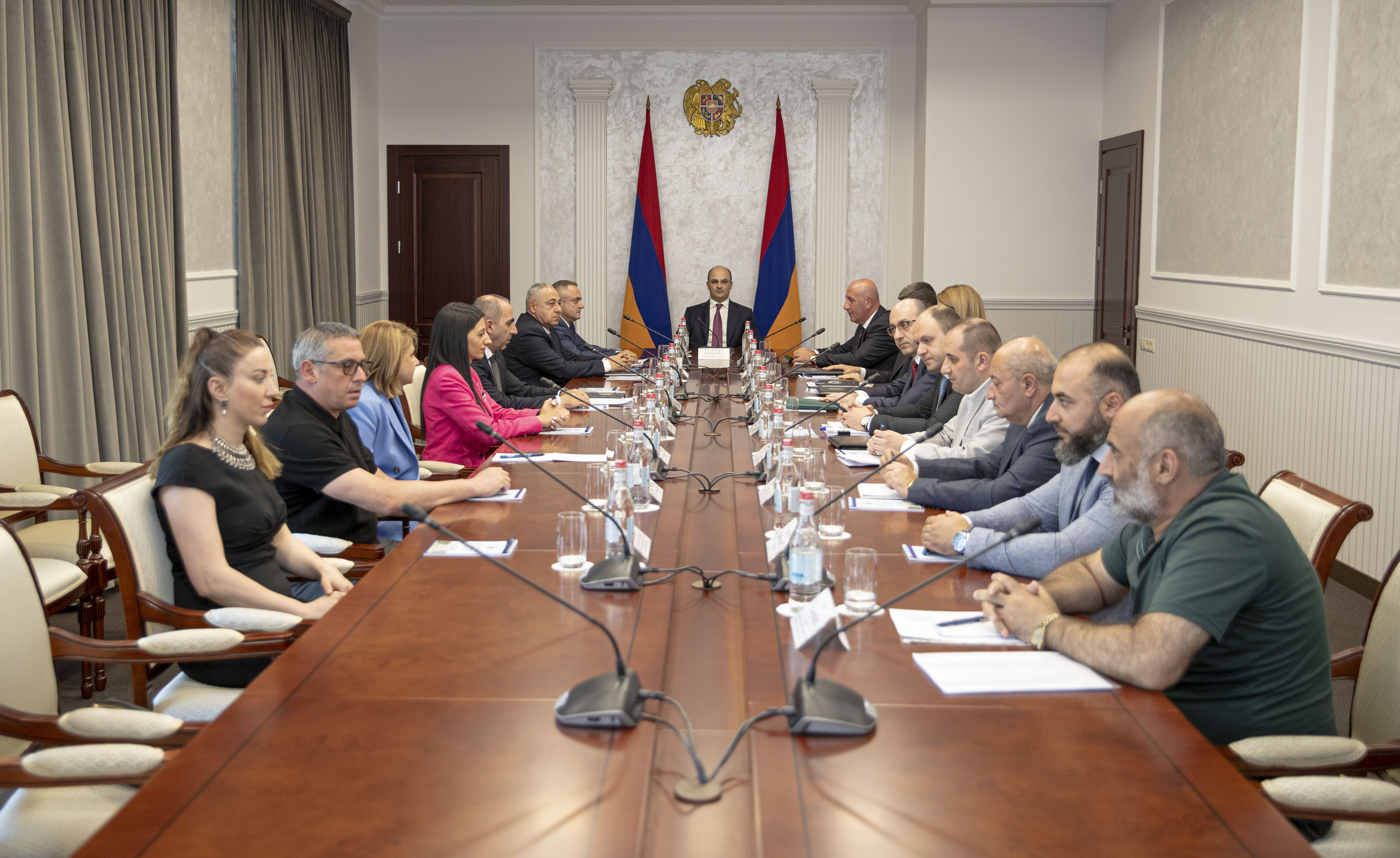 ԱԱԾ տնօրենի գլխավորությամբ քննարկվել են անհայտ կորած անձանց վերաբերող նոր օրենքի կիրառման և հանձնաժողովի անելիքները