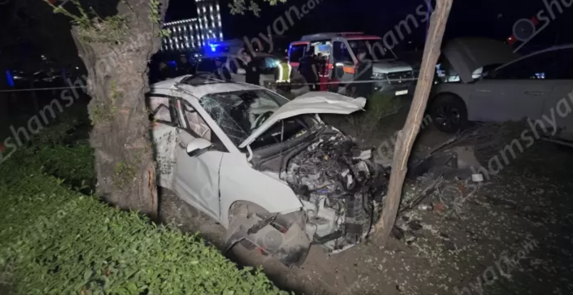 Խոշոր ավտովթար Երևանում` վարորդներից մեկը ավտոմեքենա վարելու իրավունք չի ունեցել. 