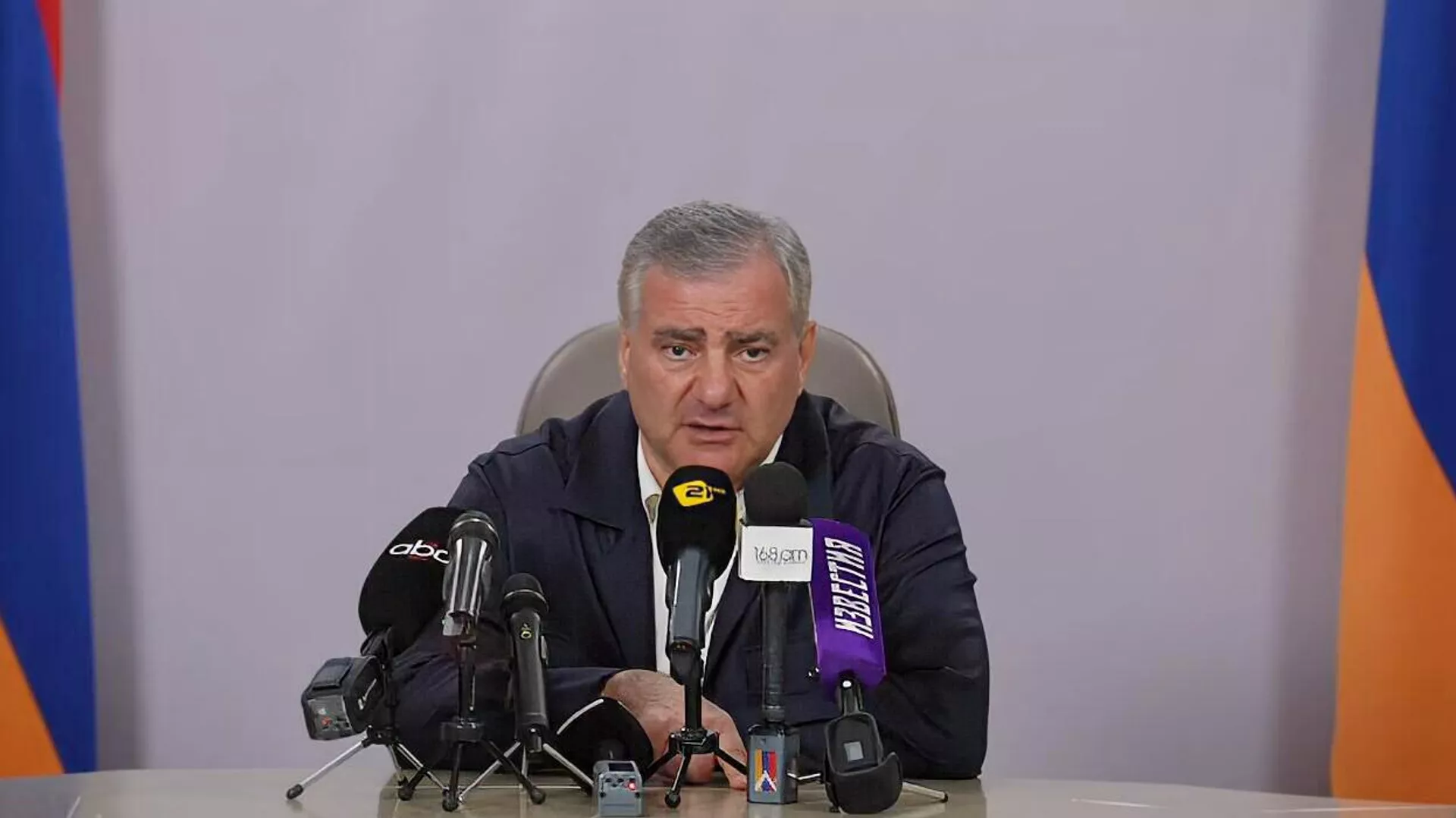 Կարապետյանն առաջարկում է ընդդիմության խորհրդի նիստին հրավիրել տարբեր երկրների ղեկավարներին