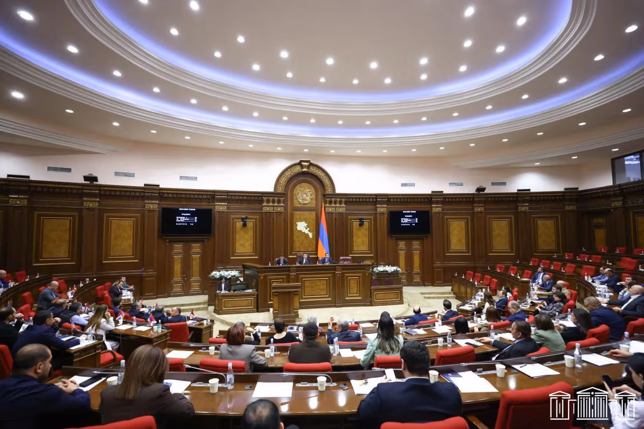 «Ուժեղ Հայաստան» խմբակցությունը լքեց ԱԺ նիստերի դահլիճը՝ ի նշան բողոքի