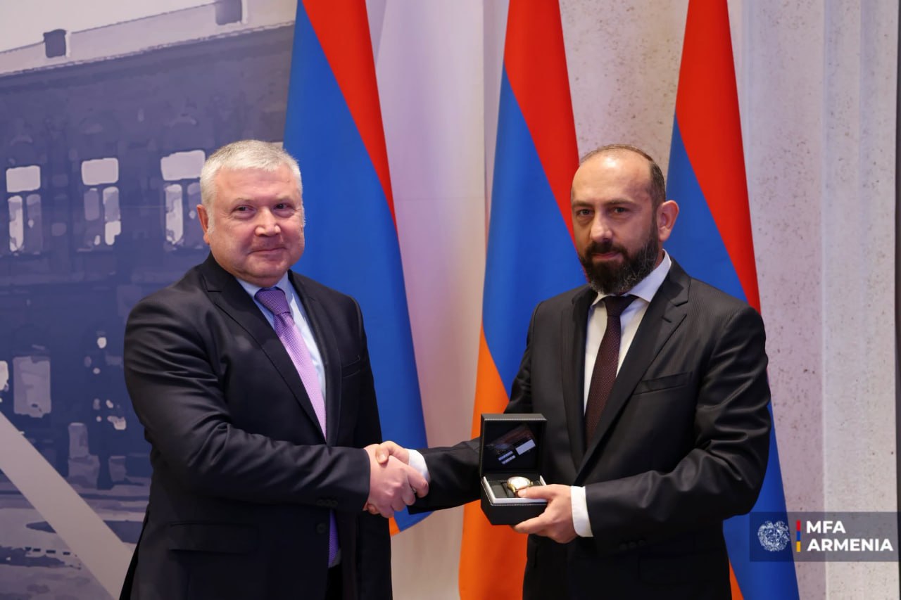 Մերձավոր Արևելքում ճգնաժամի սրման պայմաններում ՀՀ քաղաքացիներին աջակցություն ցուցաբերած պաշտոնյաները պարգևատրվել են