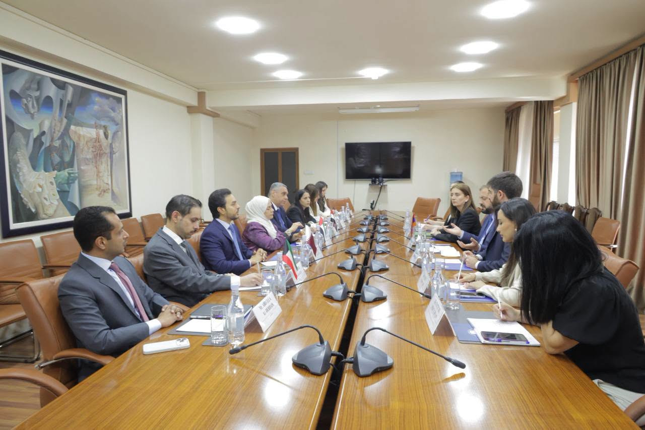 ՀՀ էկոնոմիկայի նախարար Գևորգ Պապոյանը ընդունել է Հայաստանում Արաբական Միացյալ Էմիրությունների, Քուվեյթի, Իրաքի և Կատարի դեսպաններին ու դիվանագիտական ներկայացուցիչներին