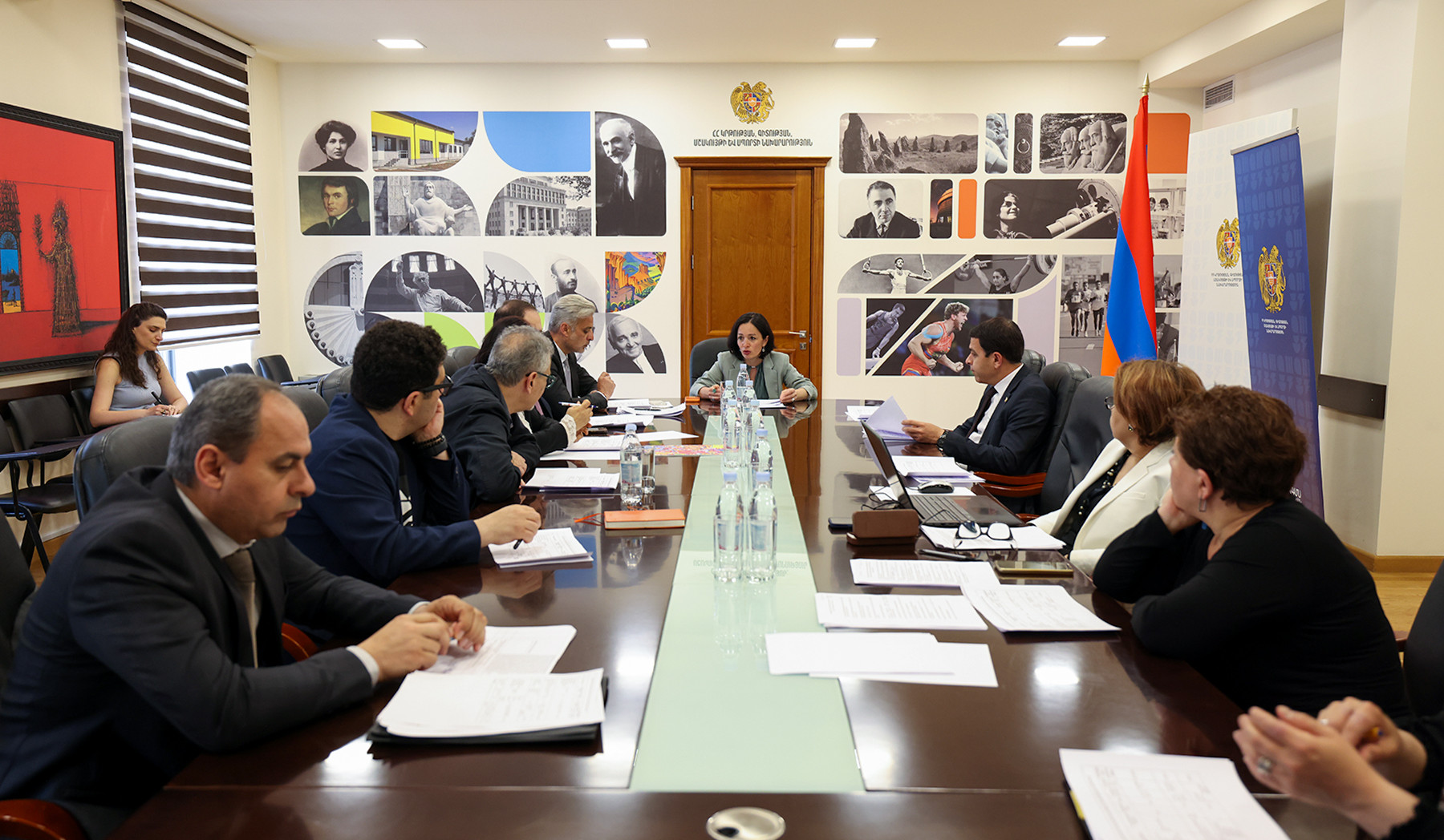 Քննարկվել են Հանրապետության հրապարակի և Օպերային թատրոնի 100-ամյակների միջոցառումների առաջարկները