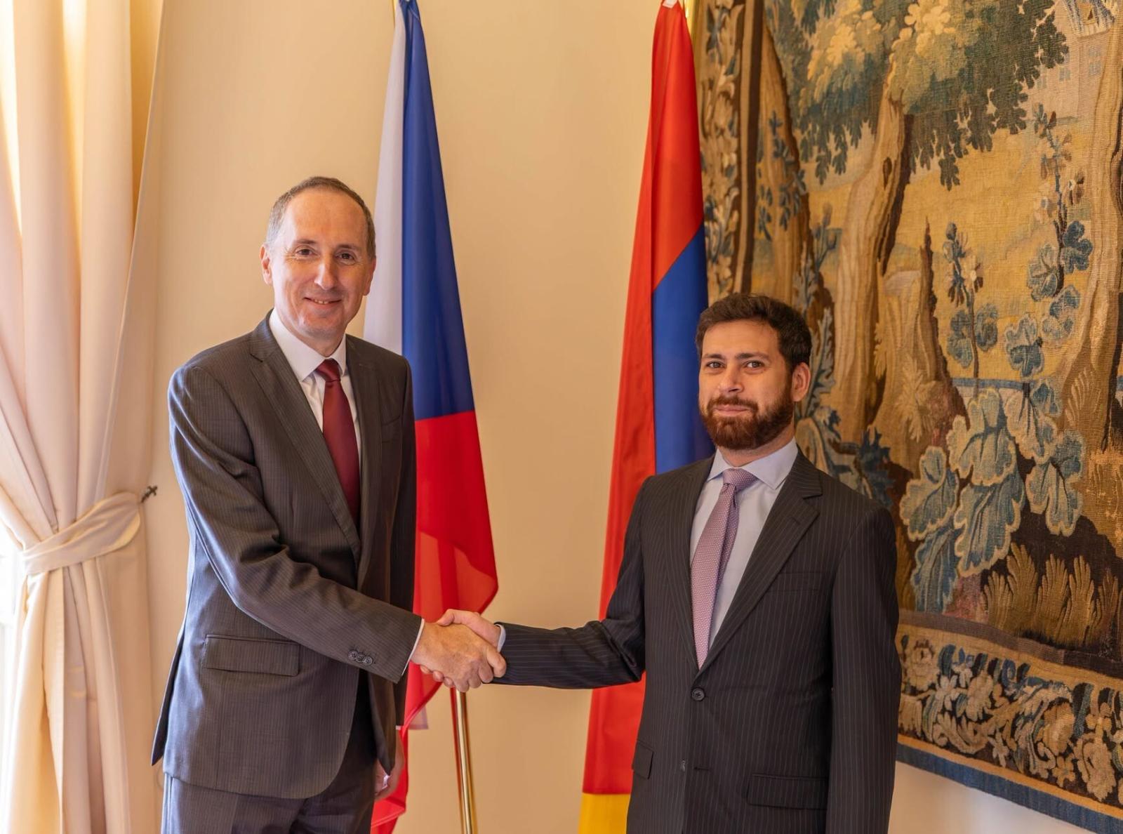 Վահան Կոստանյանը հանդիպել է Չեխիայի ԱԳ նախարարի տեղակալի հետ