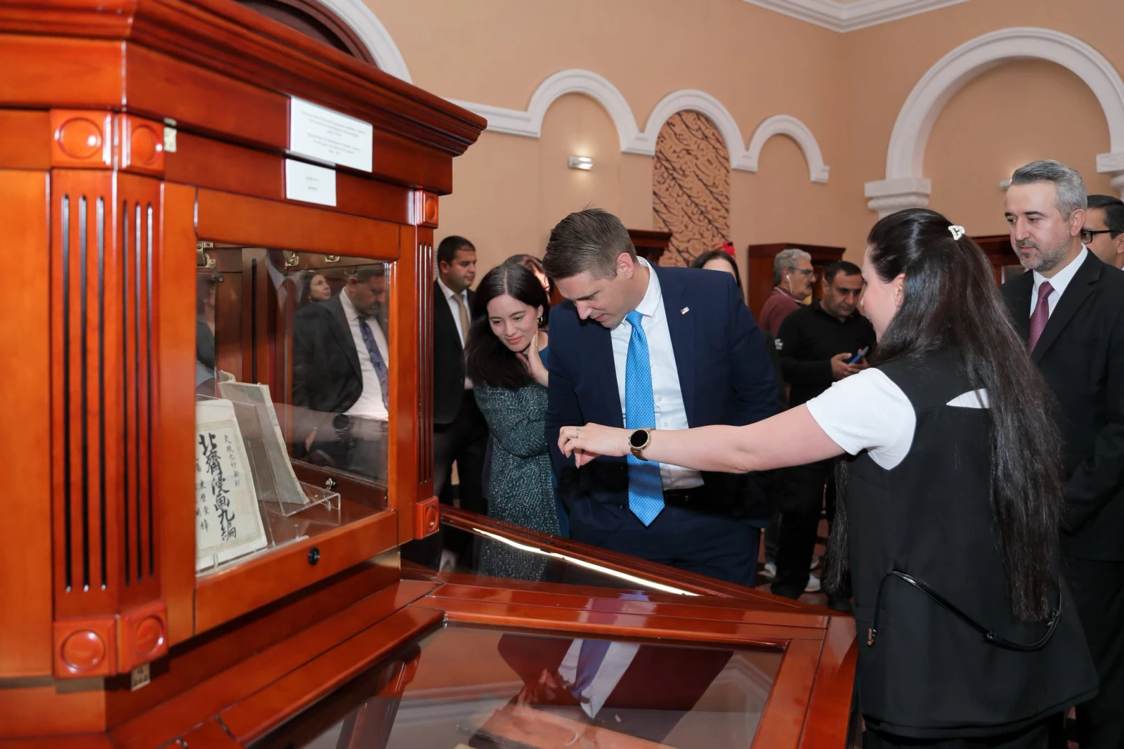 ԱՄՆ պետքարտուղարի տեղակալն այցելել է Մատենադարան