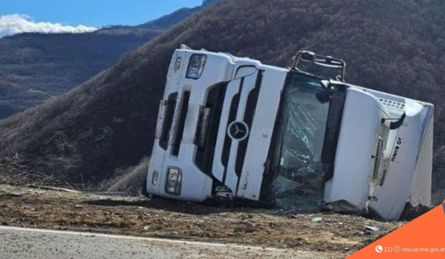 Բեռնատարը դուրս է եկել երթևեկելի գոտուց և կողաշրջվել.