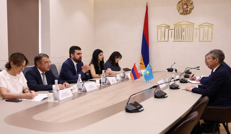 Սարգիս Խանդանյանն ընդունել է Հայաստանում առաքելությունն ավարտող Ղազախստանի դեսպանին