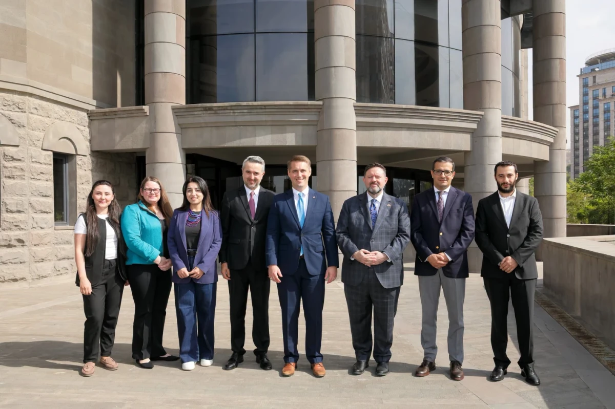 ԱՄՆ պետքարտուղարի տեղակալ Ռայլի Բարնսն այցելել է Մատենադարան