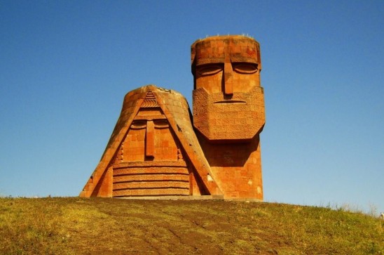 Ահազանգ. Արցախի խորհրդանիշ «Մենք ենք մեր սարերը» հուշարձանը հիմնահատակ ոչնչացման վտանգի տակ է