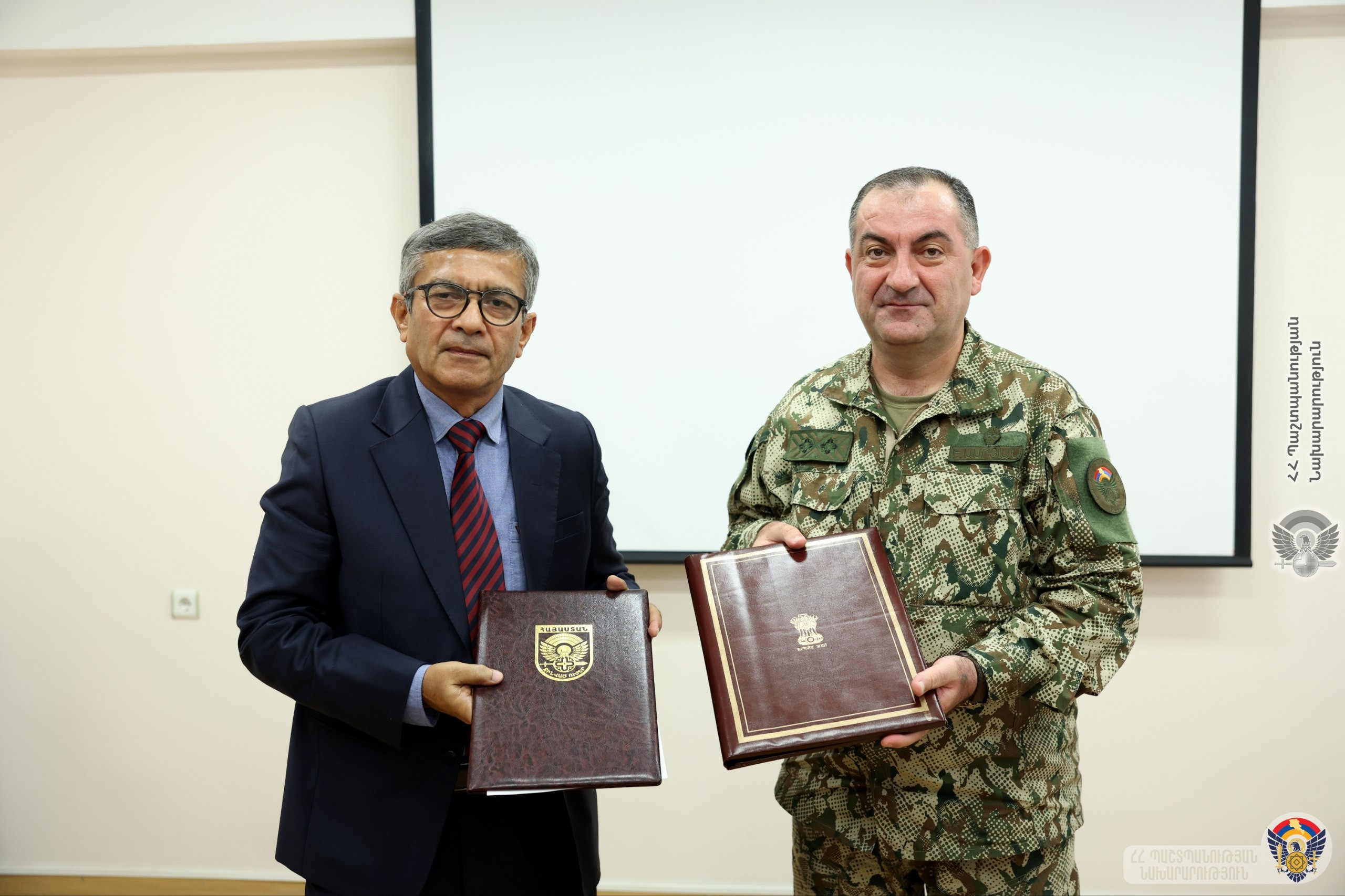 Էդվարդ Ասրյանն ընդունել է Հնդկաստանի պաշտպանության քարտուղարին 