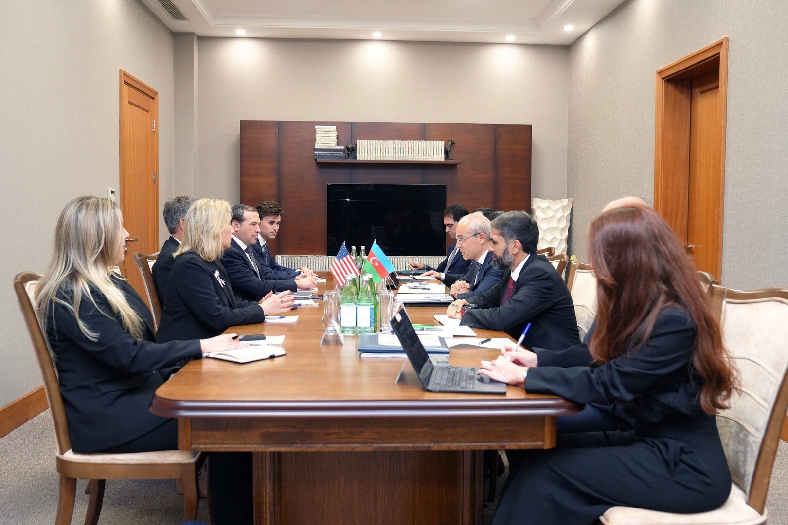 SOCAR-ի նախագահը և ադրբեջանցի նախարարը ԱՄՆ պատվիրակության հետ քննարկել են Միջին միջանցքը