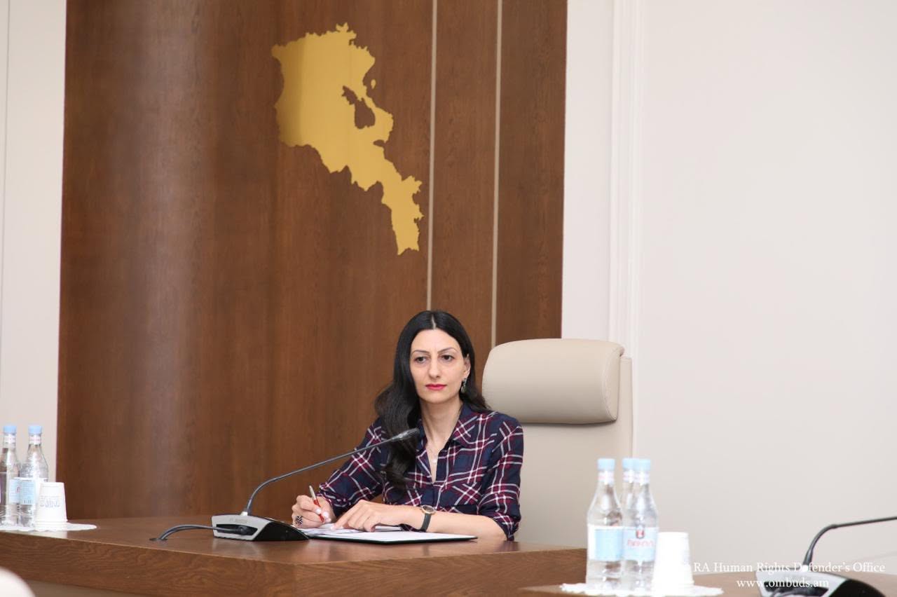 Անահիտ Մանասյանը առանձնազրույց է ունեցել Արտուր Օսիպյանի հետ