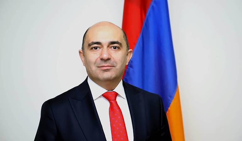 Էդմոն Մարուքյանը պահանջել է ռազմական ոստիկանությանը հեռացնել օդանավակայանից