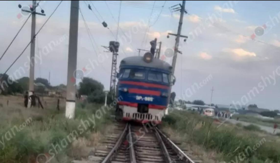 էլեկտրական լարը պոկվել և ընկել է Երևան-Գյումրի գնացքի վրա