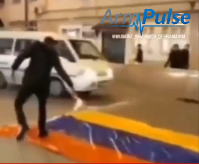 Ադրբեջանցի տղամարդն այրել է ՀՀ դրոշը