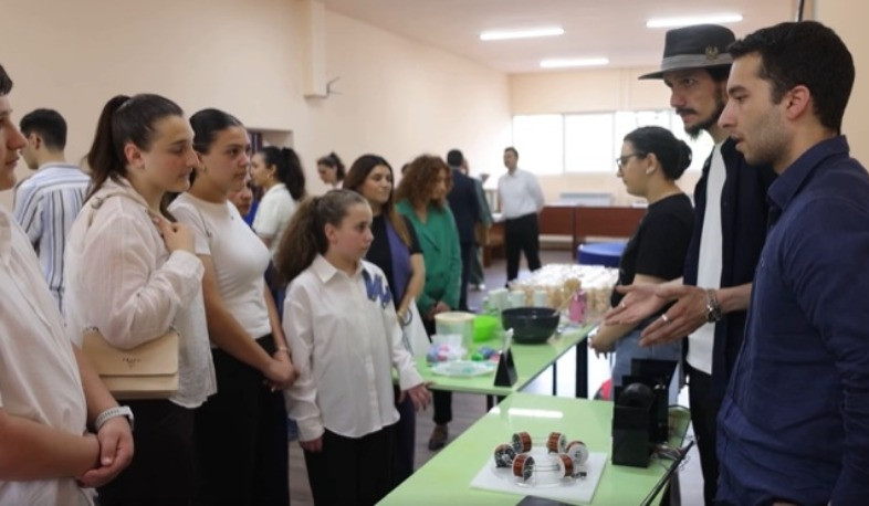 Շուրջ 30 աշակերտ այցելել է Ալիխանյանի անվան ազգային լաբորատորիա՝ ծանոթանալու գիտական աշխատանքի միջավայրին