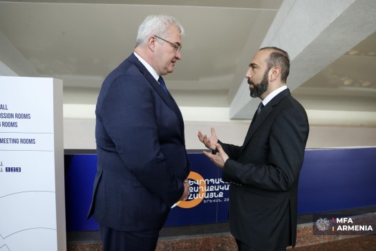 Երևանում հանդիպել են Հայաստանի ու Ուկրաինայի ԱԳ նախարարները