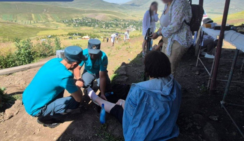 Փրկարարները Սուրբ Հովհաննես մատուռի մոտակայքում ոտքը վնասած քաղաքացիներին օգնություն են ցուցաբերել