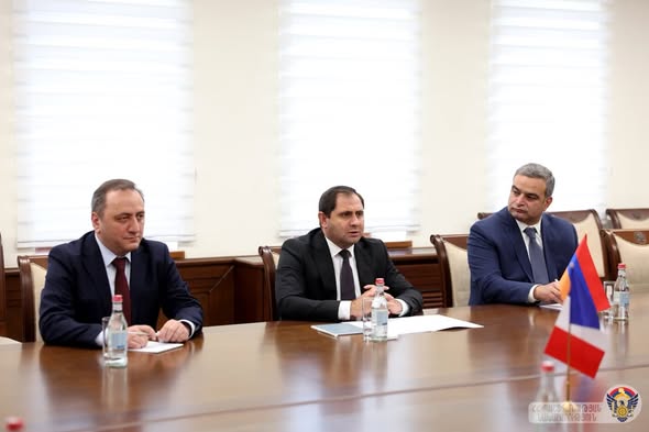  Սուրեն Պապիկյանն ընդունել է Հայաստանի Հանրապետությունում Ֆրանսիայի Հանրապետության արտակարգ և լիազոր դեսպան Օլիվիե Դըկոտինյիին