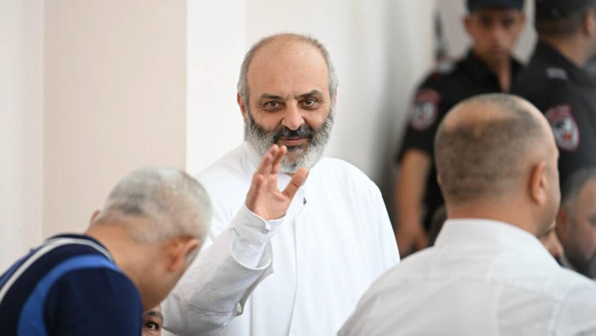 Վերաքննիչ դատարանը Բագրատ Սրբազանի խափանման միջոցը փոխել է տնային կալանքի