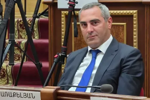 Գյումրիի քաղաքապետի պարտականությունները կատարող Ավետիս Առաքելյանը հրաժարվել է ԱԺ պատգամավորի մանդատից 