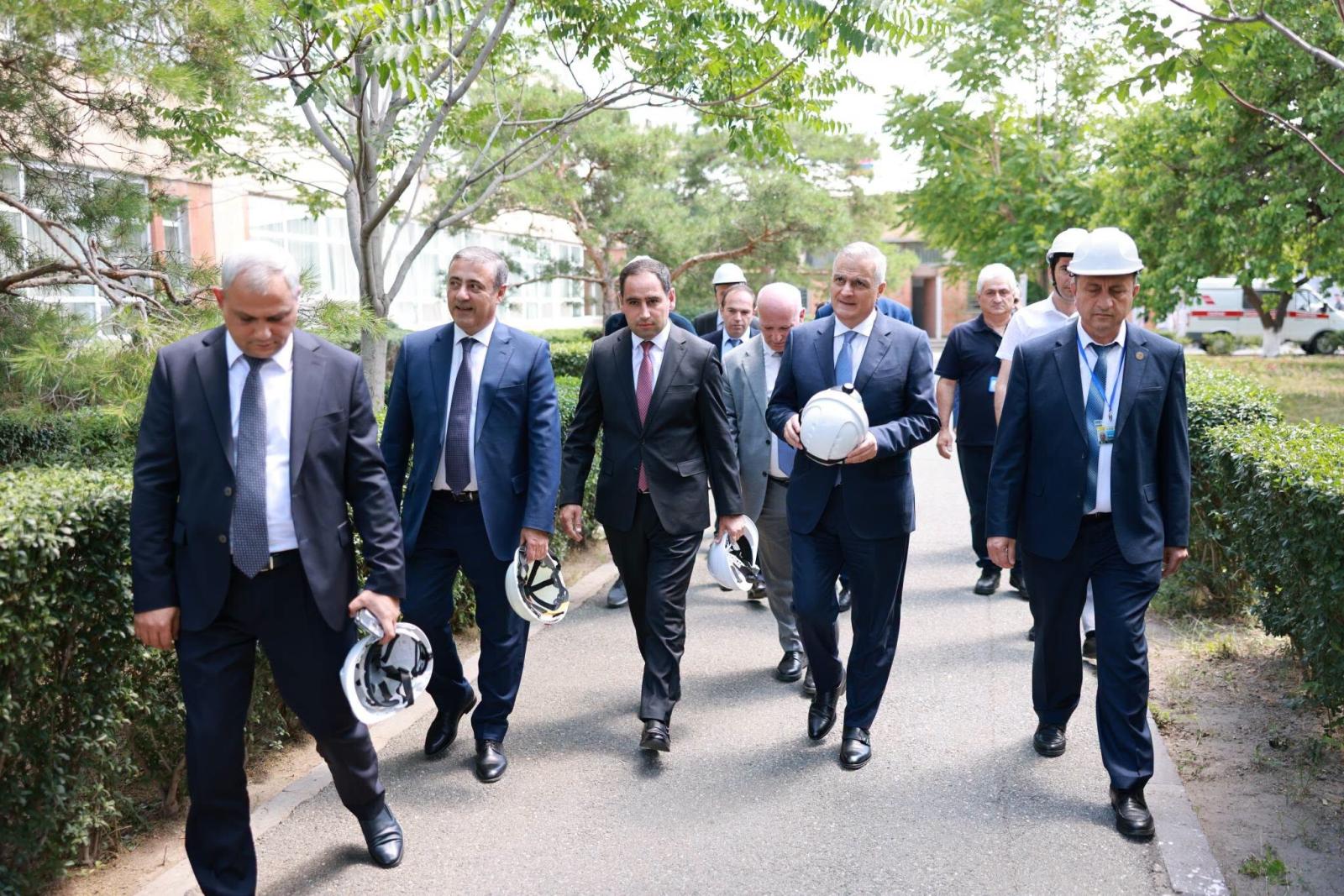 Հայաստանի ատոմային էլեկտրակայան են այցելել  ՏԿԵ նախարարԴավիթ Խուդաթյանը  և փոխվարչապետ Մհեր Գրիգորյանը