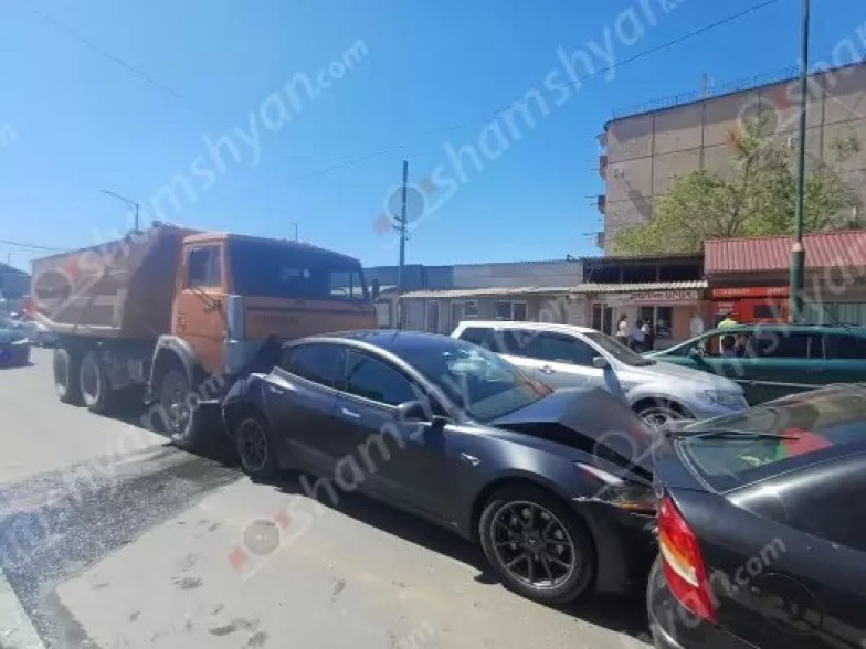 Արարատի մարզում բախվել են Tesla-ն, BMW-ն, Lada Priora-ն, Opel-ը և Կամազը